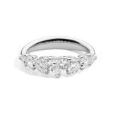 Anell d'or blanc de 18 qt amb 5 diamants escalonats talla brillant Recarlo
