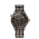 RELOJ TITANIO & CORREA NATO EDICIÓN JB-007 42 MM CRONÓMETRO CO-AXIAL SEAMASTER DIVER 300 M OMEGA 21090