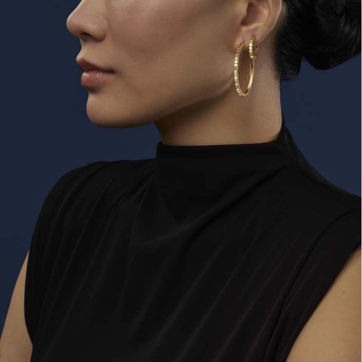 Ice Cube en oro amarillo ético de 18 K con diseño geométrico