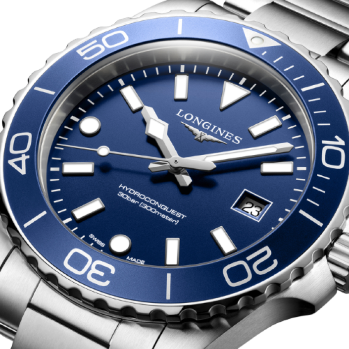 Longines HydroConquest Quartz 42 mm avec Cadran Bleu Sablé et Bracelet en Acier Inoxydable