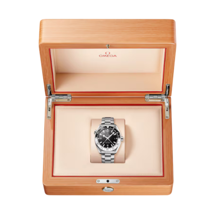 Omega Seamaster Planet Ocean 600M GMT 43,5 mm Automatique avec Cadran Noir en Céramique et Bracelet Acier
