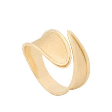 Anell d’or groc de 18 qt amb silueta fluida – LUNARIA TWIST